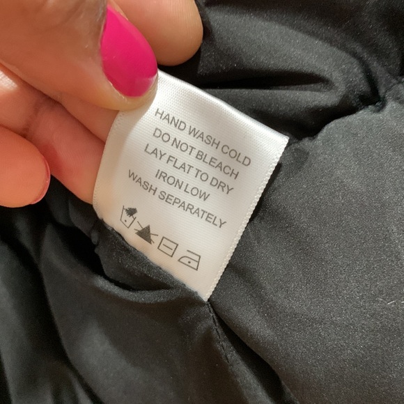 ππHPπ LOVERS + FRIENDS X Revolve Dee Cropped Puffer - Picture 11 of 15